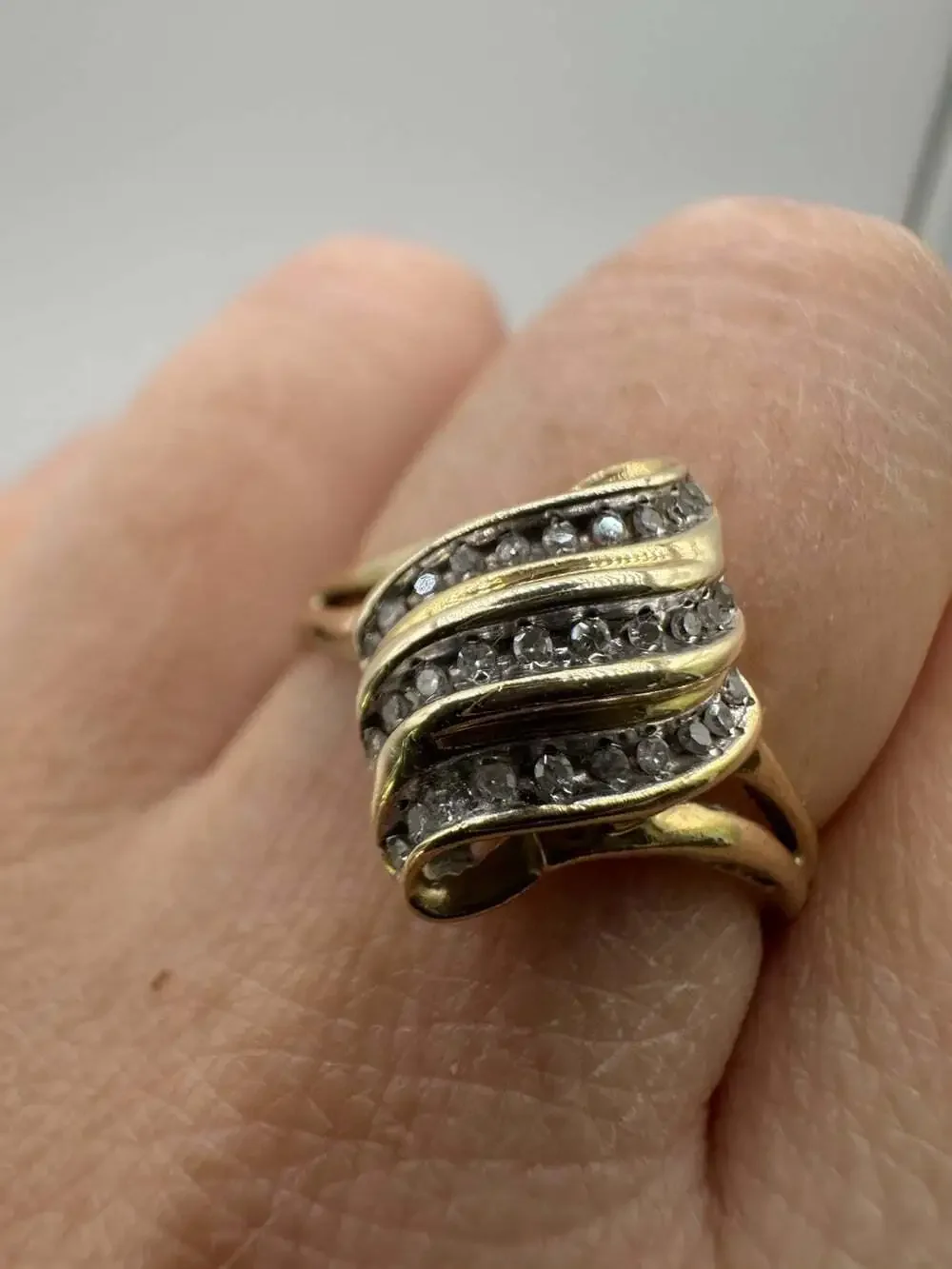 10k Yellow Gold Ladies Ring with Diamonds Size 7.5